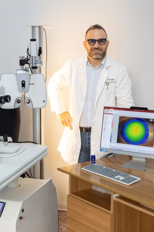 Topografo corneale con mappa della cornea